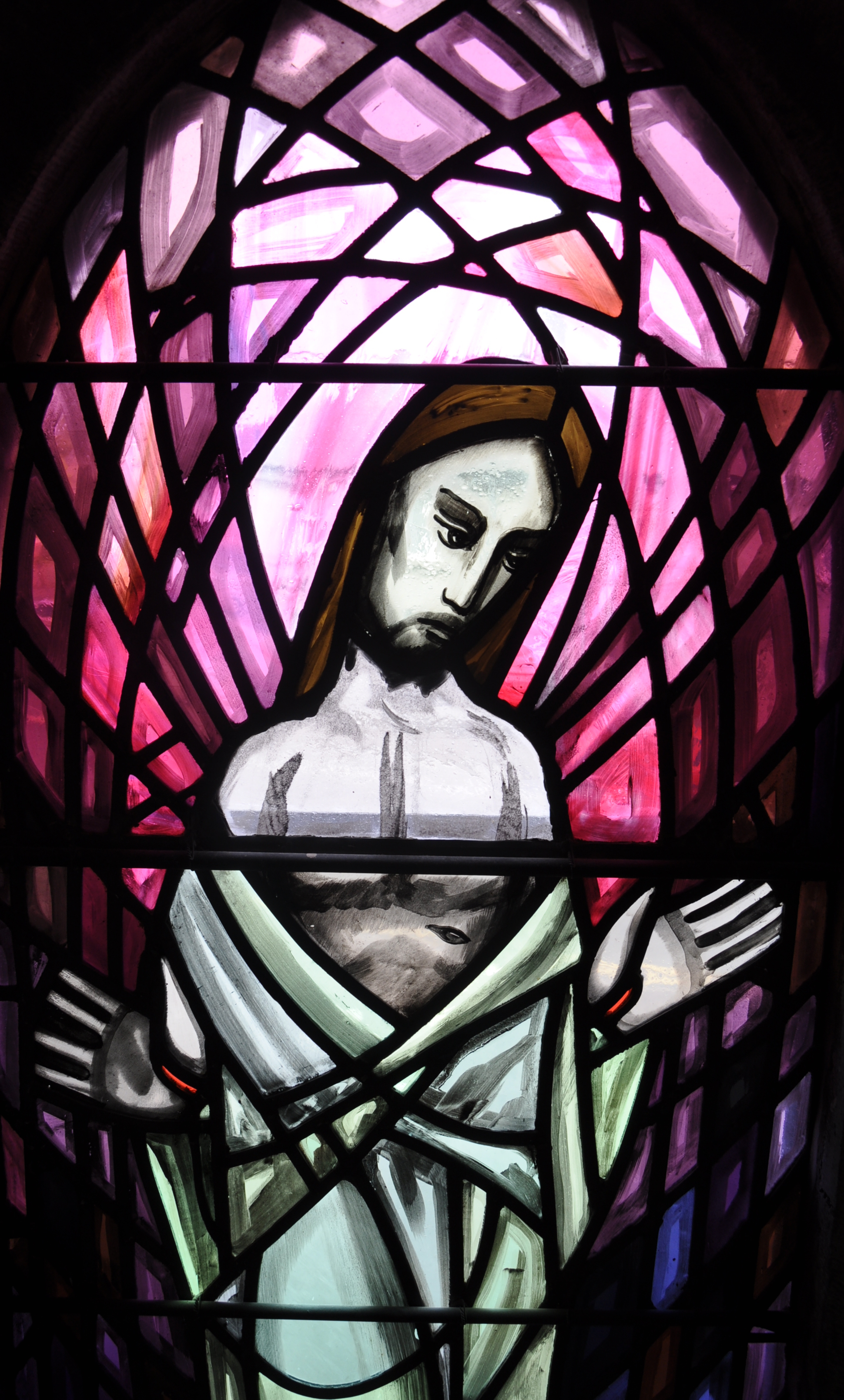 Jésus-Christ ressuscité présentant ses mains et son côté transpercé – Vitrail.