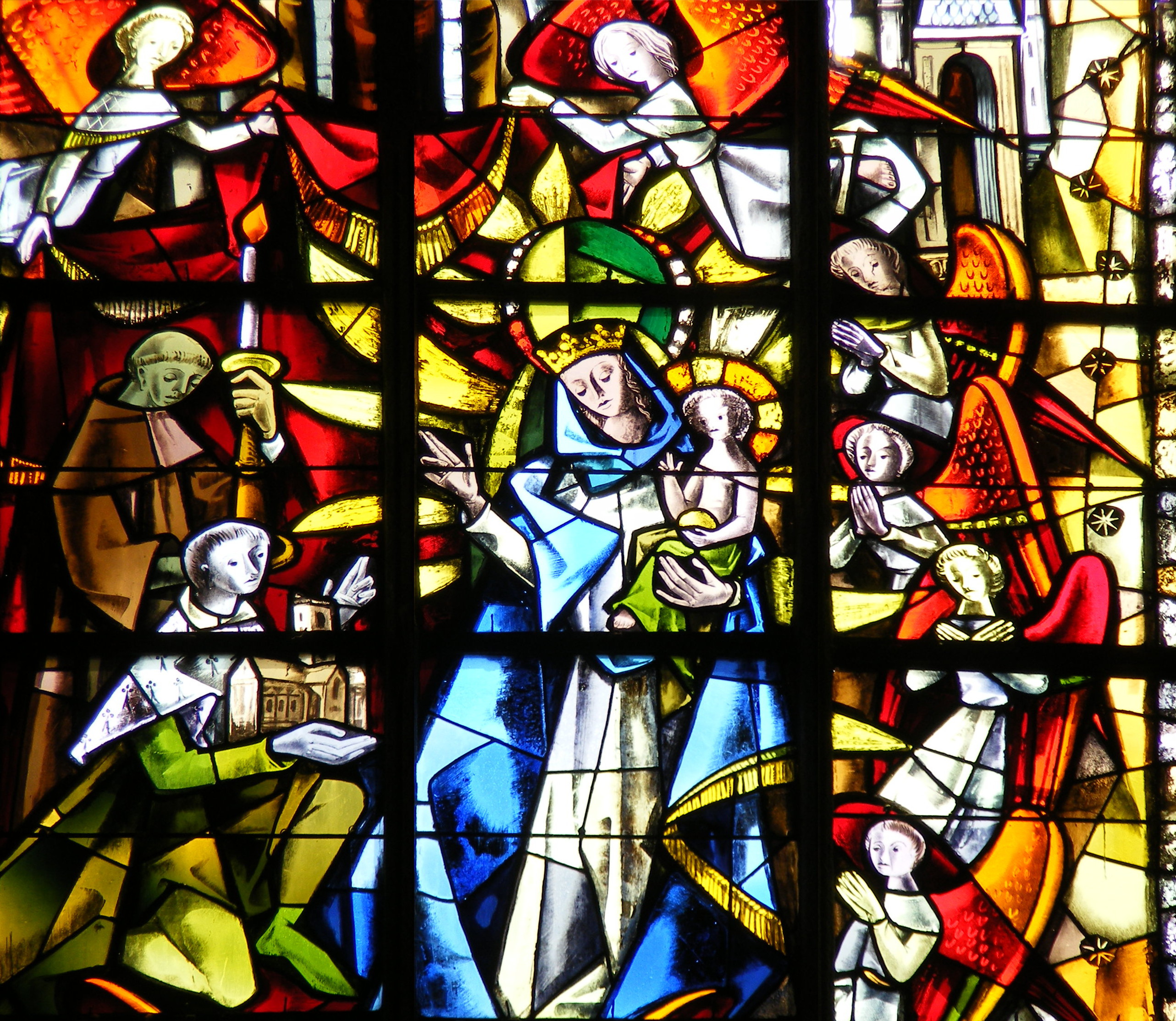 Couronnement de la Vierge Marie entourée des saints – Lamballe, France.